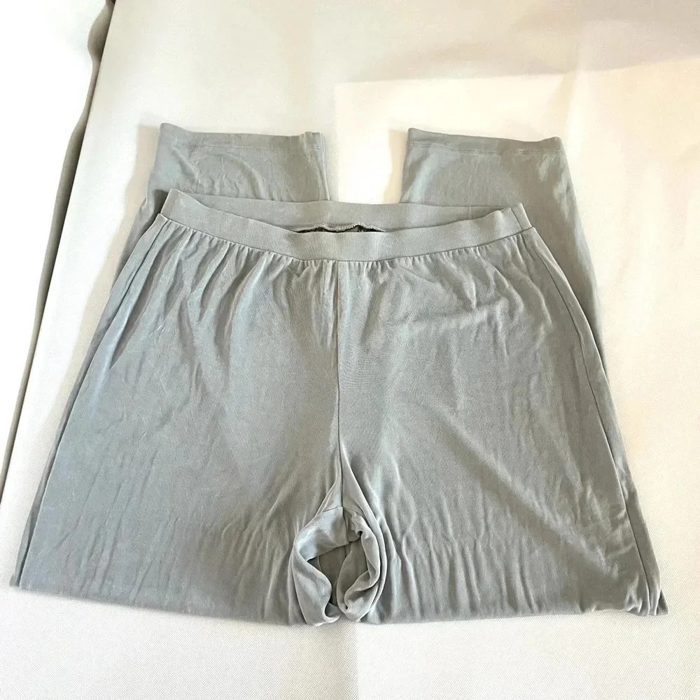 Chico's Travelers Gray Pants (Missing Size Tag) (Possible a Size 14-16, 2.5, 3)
